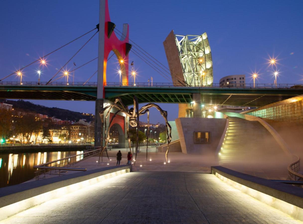 Clasico Y Funcional Vivienda Turistica Centro Bilbao Esterno foto